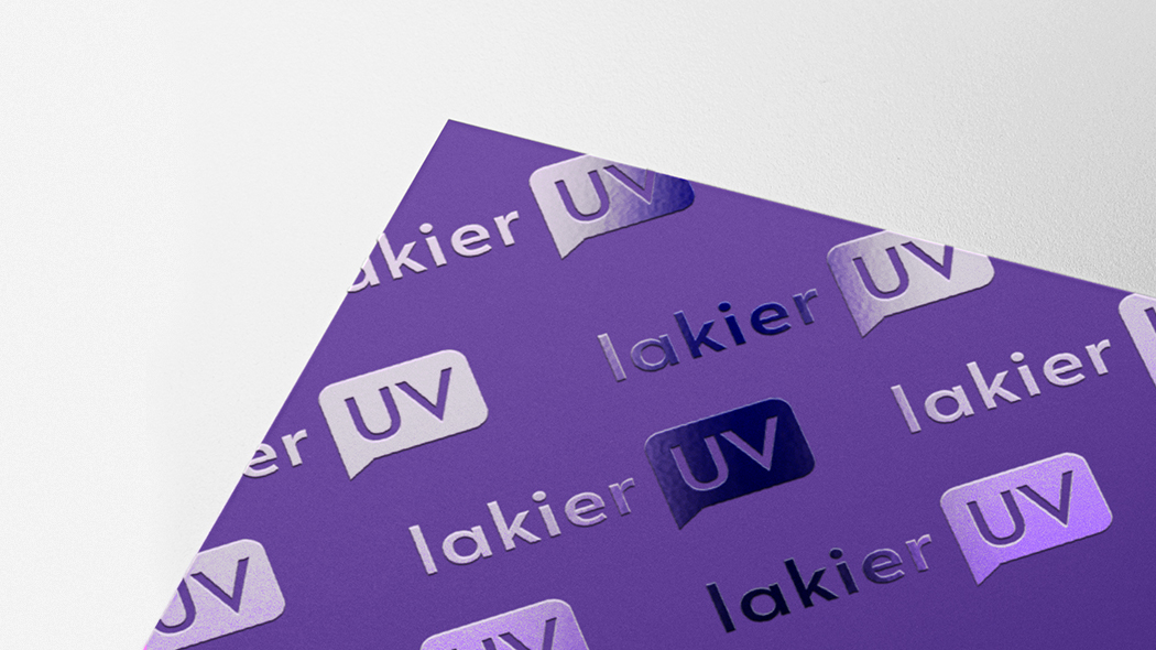 Klasyczny lakier UV vs. UV digital tło