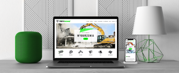 laptop i smartphone z otwartą stroną internetową dystrybutora marki Trevi Benne w Polsce na biurku, obok lampka i głośnik
