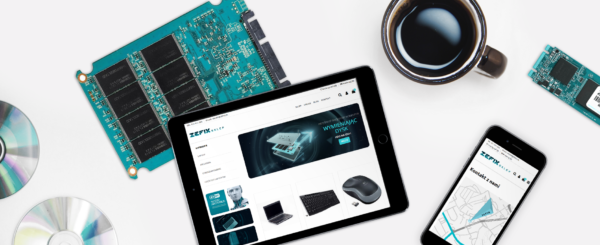 laptop i tablet z otwartym sklepem internetowym Zefix, obok kubek kawy