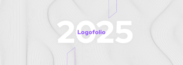 Grafika z napisem ‘2025 Logofolio’ na tle z falistym, monochromatycznym wzorem oraz delikatnymi geometrycznymi liniami