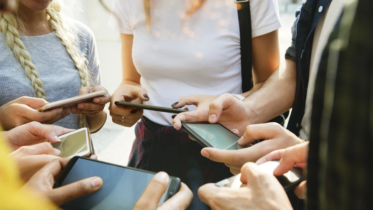 Instagram wdraża Instants. Koniec z idealnymi zdjęciami! tło