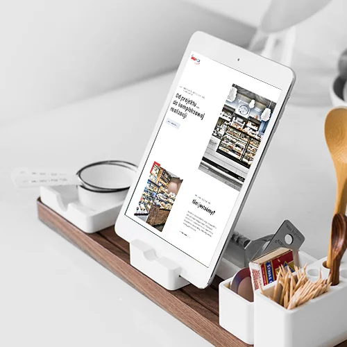 tablet z otwartą stroną internetową firmy Juka KGC