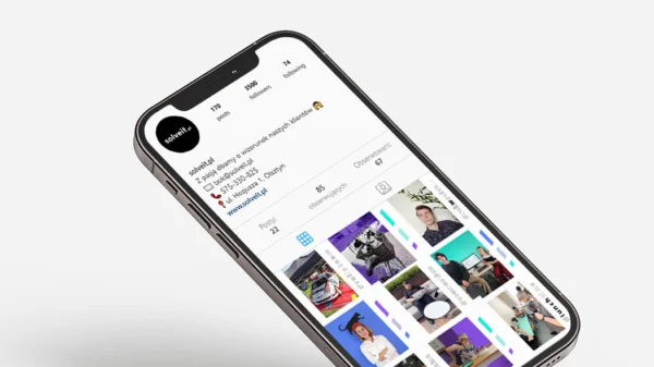 smartphone z profilem solveit.pl na Instagramie
