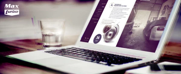 laptop z otwartą stroną internetową firmy MaxTurbo