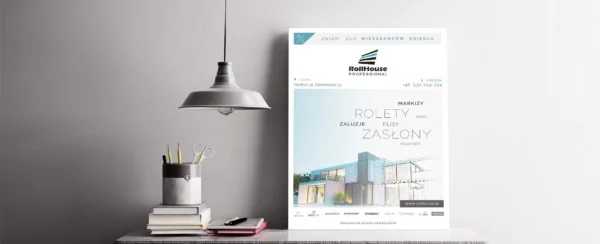 plakat reklamowy firmy RollHouse na biurku