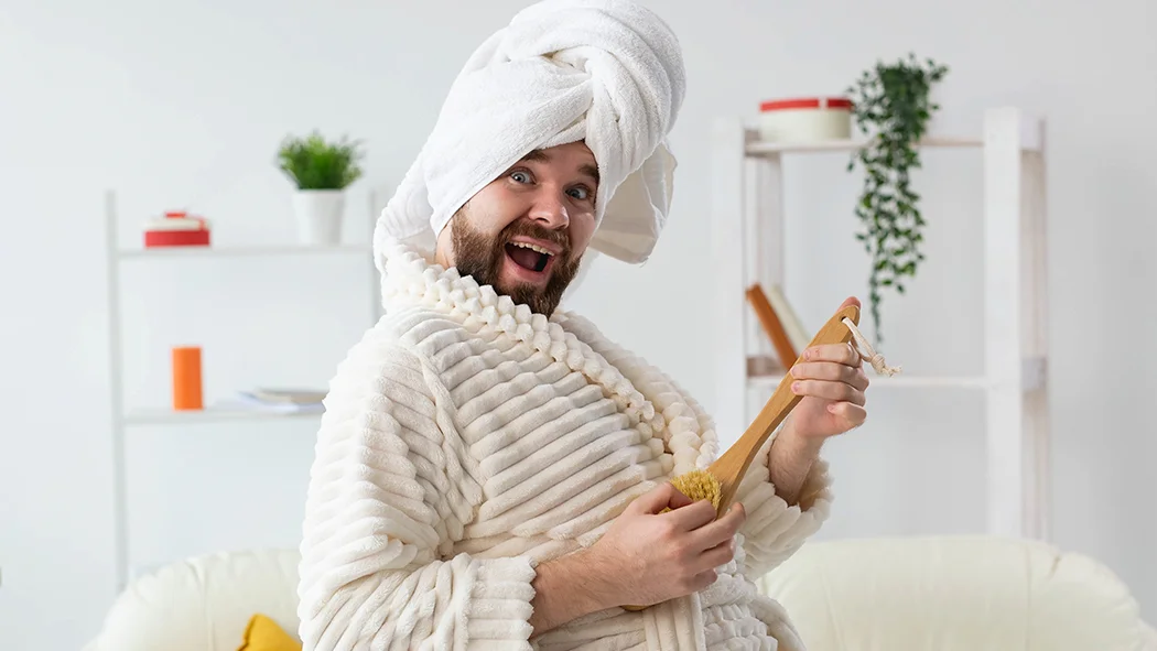 mężczyzna w szlafroku relaks cosy home