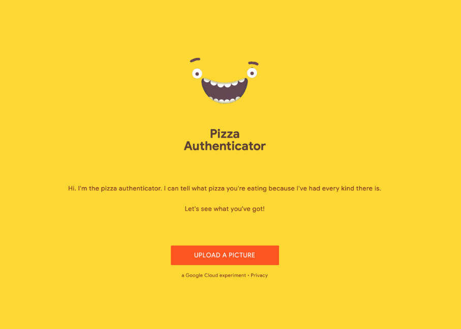Interfejs eksperymentu Google Cloud o nazwie „Pizza Authenticator” z wesołą ikoną buzi, zachęcający użytkownika do przesłania zdjęcia pizzy