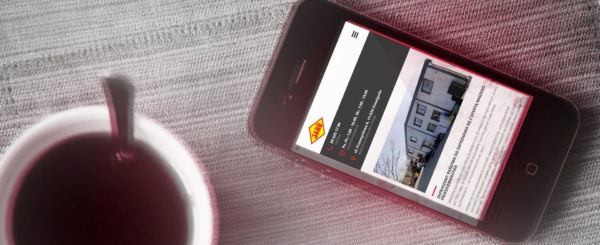 smartphone z otwartą stroną internetową firmy Jaro