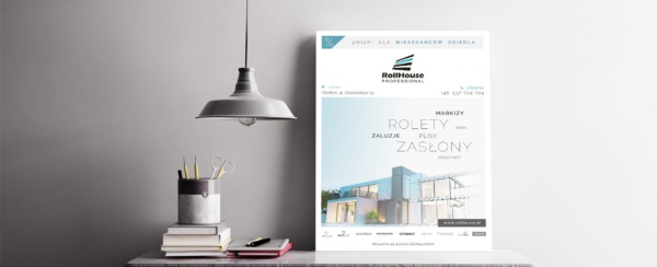 plakat reklamowy firmy RollHouse na biurku