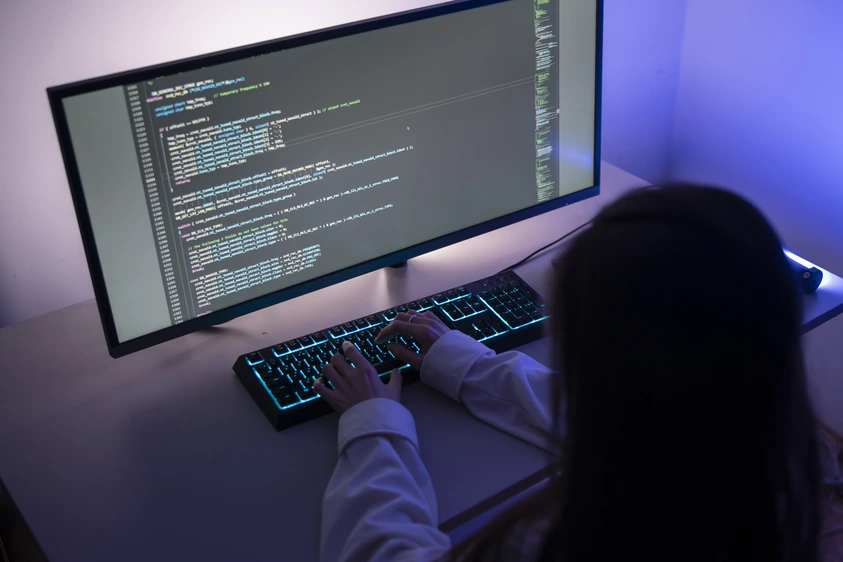 Dług technologiczny od A do Z: O czym pamiętać przed startem projektu? tło